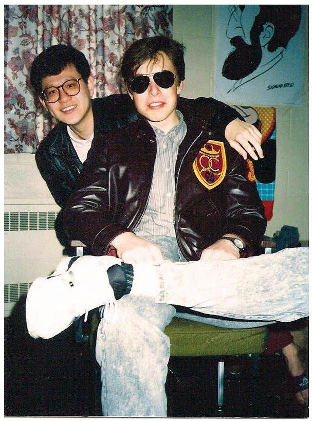 Elon Musk en la residencia de estudiantes de Ontario.